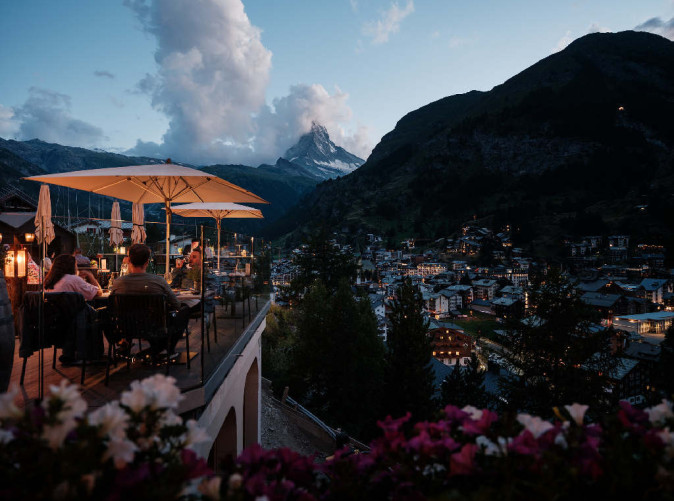 0017_Chalet Hotel Schoenegg_Zermatt_Schoene Aussichten Touristik_Infinity Terrace